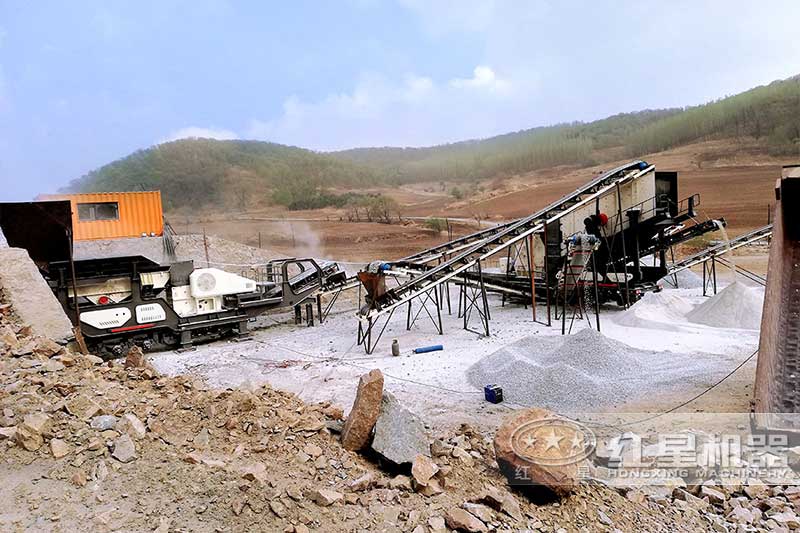 青石移動(dòng)磕石機(jī)現(xiàn)場實(shí)拍 青石移動(dòng)磕石機(jī)現(xiàn)場實(shí)拍