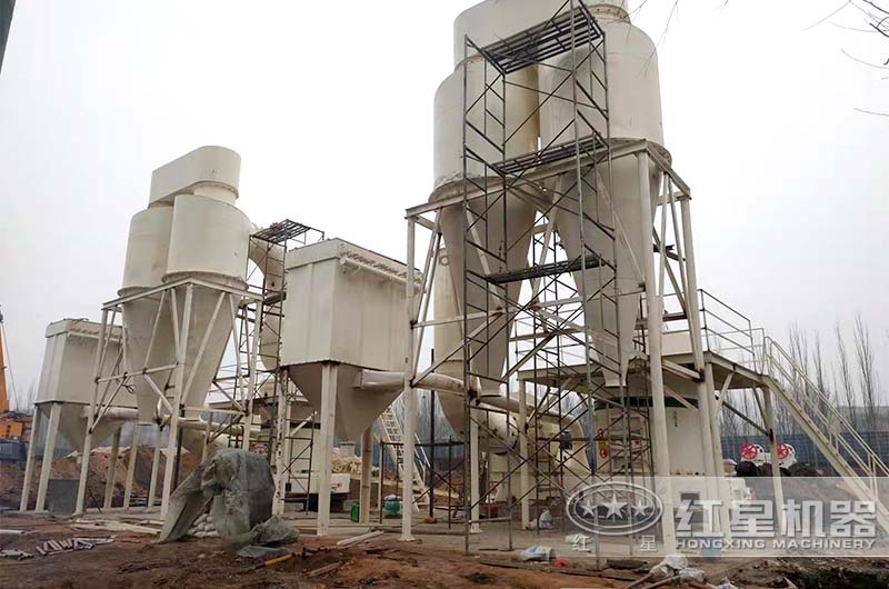 紅星雷蒙磨粉機(jī)現(xiàn)場(chǎng) 紅星雷蒙磨粉機(jī)現(xiàn)場(chǎng)