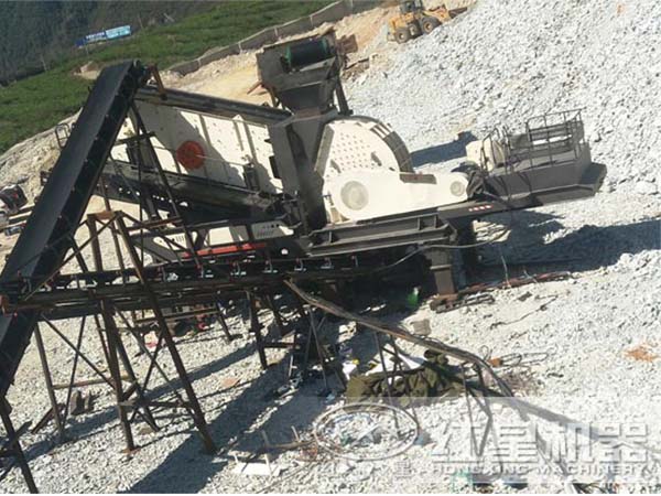 錘式移動(dòng)破碎站客戶(hù)現(xiàn)場(chǎng)