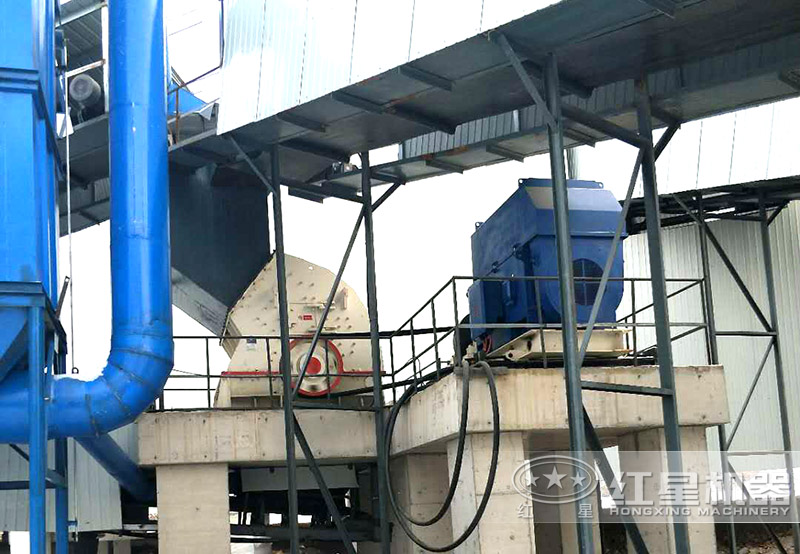 石頭錘式破碎機作業(yè)現場